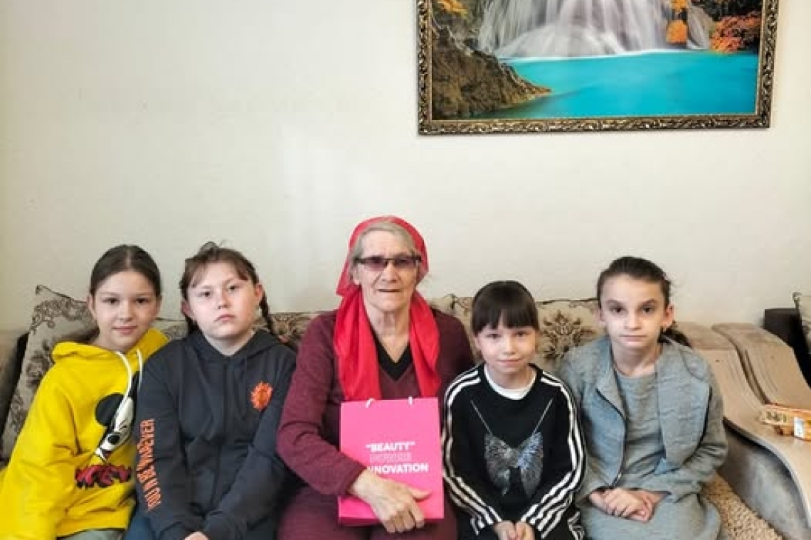 В рамках акции "80-летию Великой Победы - 8 добрых дел" 13 апреля учащиеся 4 "А" класса КГУ "Саумалкольская средняя школа №1" вместе с классным руководителем побывали в гостях у ветерана педагогического труда,