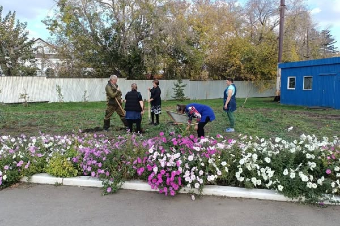 В Саумалкольской средней школе №1 прошёл субботник
