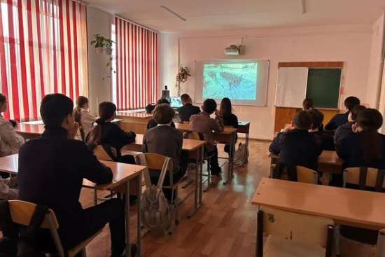 2 ақпан күні 7–11 сыныптарда сынып сағаттарында «Закладчики. Мать» деректі фильмінің көрсетілімі ұйымдастырылды.