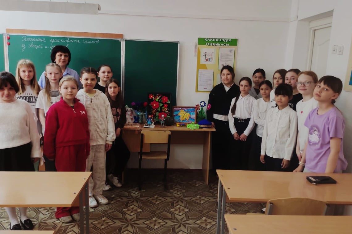 В рамках реализации проекта «Сапаны сақтау» была проведена внутришкольная экскурсия по кабинетам художественного труда.